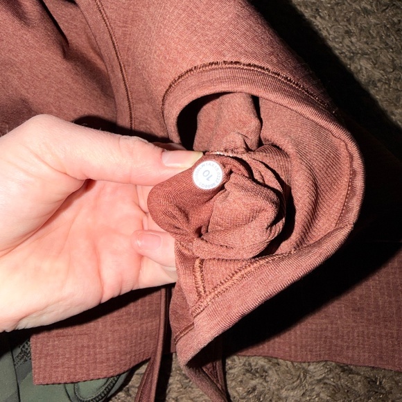 Lululemon clothes - Picture 3 of 5